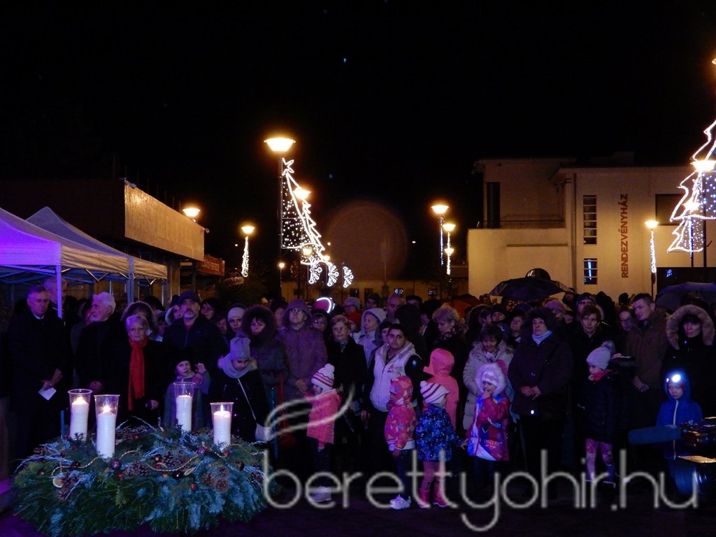 Fellobbant a szeretet lángja is 30